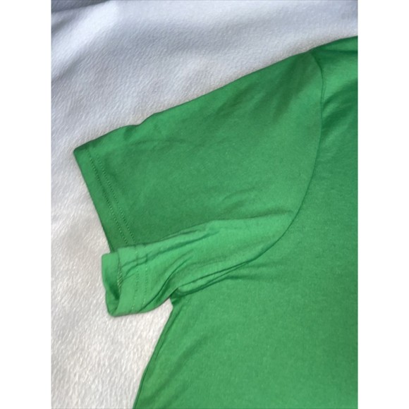 Women’s Hello Kitty Let It Snow Short Sleeve Graphic T-Shirt - Green NWT XXL New - Picture 3 of 6